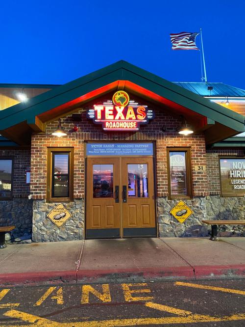 texas roadhouse enid ok,Location and Ambiance