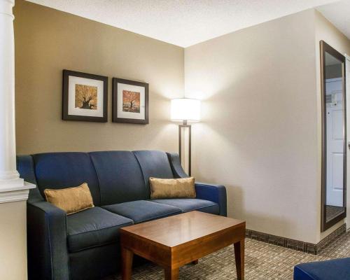 comfort inn and suites moore ok,Location and Accessibility